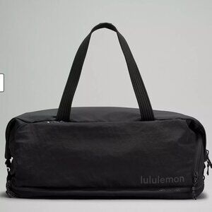 NWOT Lululemon 3-in-1 Gym Duffle Bag 30L